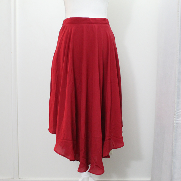 Dresses & Skirts - ❗️✨NWOT Red Skirt | L